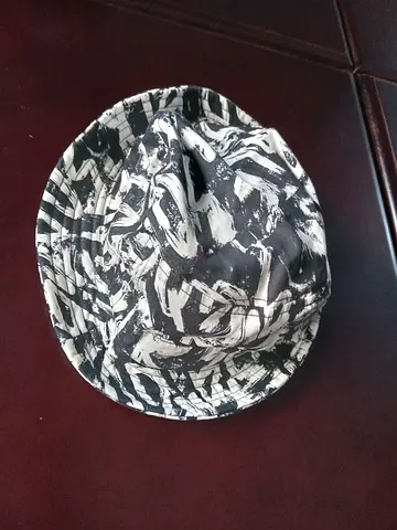 Black  white patterned bucket hat — good condition