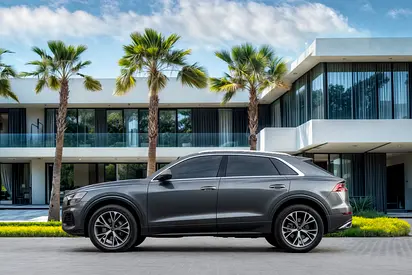 صورة 2 لـ 2023 AUDI Q8