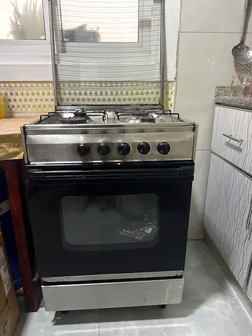 4-Burner Gas Cooker with Oven – Good Working Condition