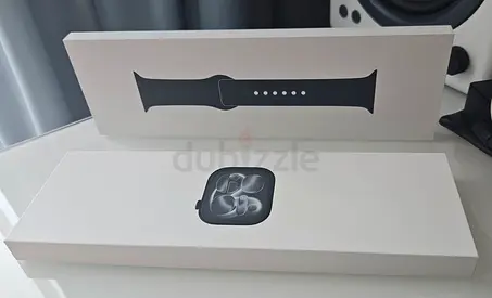 Apple Watch Series 11 (46mm Jet Black M/L GPS) - ORIGINAL - Un-open Gift.