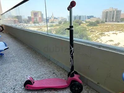 three-wheel kids scooter - good condition