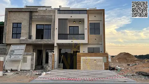 Villa with an external setback on a main street, priced inclusive of registration fees, located close to services and public facilities.