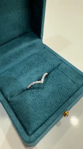 Brand New 18K White Gold Diamond Ring