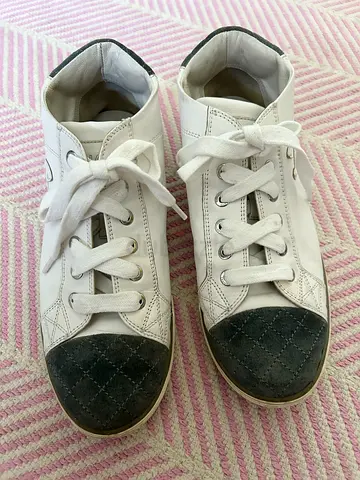 Chanel White leather sneakers