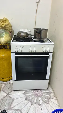 Used freestanding gas cooker with oven - working condition