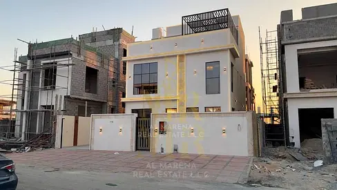 شامل رسوم التسجيل أمتلك فيلا تملك حر مدى الحياه تحفة سكنية في قلب الحليو – حيث تلتقي الفخامة بالتصميم الشخصي "نقدم لكم فيلا استثنائية من ثلاثة طوابق ف