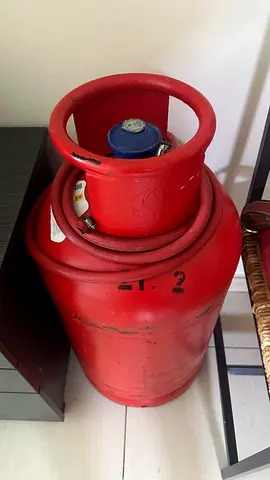 Used Red LPG Gas Cylinder with Regulator and Hose