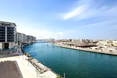 Burj Canal View | Corner Unit | Maids Room