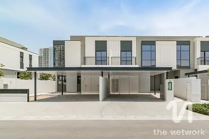 3BR Townhouse | Landscaped | Available Now