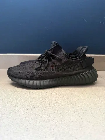 Yeezy Full Black