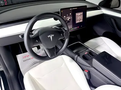 2024 Tesla MODEL Y photo 5