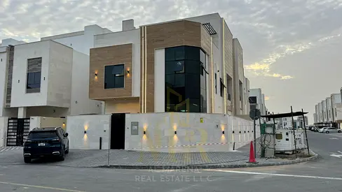 A great deal! Own a villa with no down payment and no registration fees. Two floors + roof, 6 master bedrooms with built-in wardrobes, corner lot on t