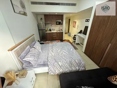 Monthly studio available for rent close to mall