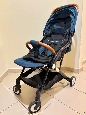 Lightweight compact stroller in blue with leather-look handlebar