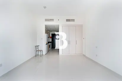 Modern Layout | High Floor | Nicely Kept