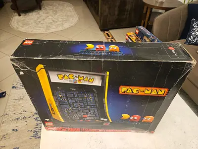 LEGO Icons PAC-MAN Arcade (10323) – Brand New | Factory Sealed Bags