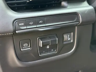 2022 Cadillac ESCALADE — миниатюра 16