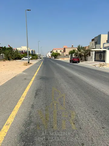 Corner plot for sale, 10,000 sq ft, on a main road, with residential/investment permit for ground and first floors, freehold ownership for all nationa