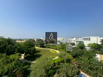 Freehold + 8000 sq ft + 5 master bedrooms + garden + 20 minutes to Dubai