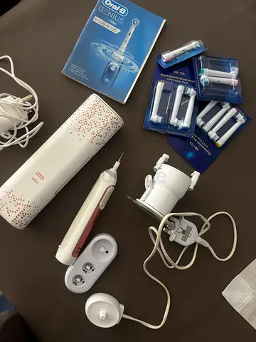 Oral-B Electric Toothbrush with Charger, Travel Case and Extra Brush Heads