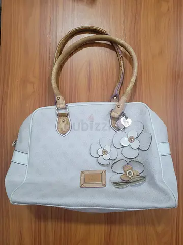 MOVING OUT SALE: Guess Light grey floral tote handbag with double handles - gently used