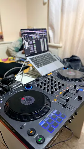 Complete Setup Pioneer DJ Controller FLX6 including Pioneer DM40speaker and a headset
