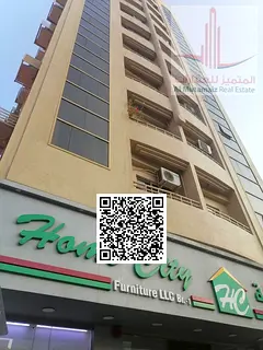 One-bedroom apartment with a living room, bathroom, and kitchen, close to all services on the main r