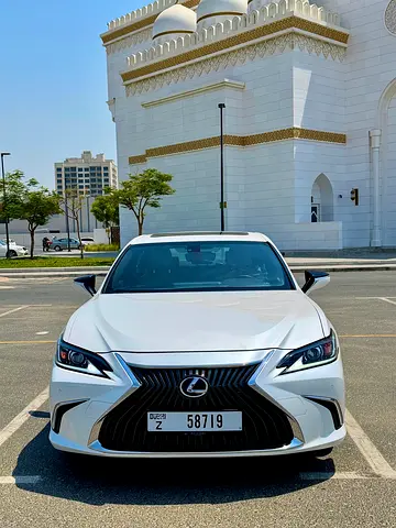 Lexus ES 300h Premier 2020 | GCC Specs | Hybrid Efficiency