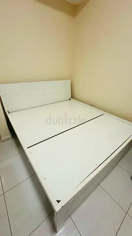 Super King Size Bed – Very Good Condition