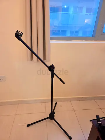 Adjustable microphone stand