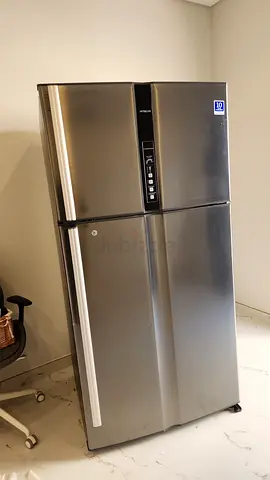 Hitachi 990 litters capacity big fridge