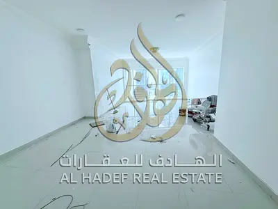 عرض حصري شقة 3 غرف وصالة وغرفة خادمة للإيجار في المجاز 1 الشارقة بسعر مخفض 90000 درهم موقع مميز قريب من الكورنيش مع جيم ومسبح وموقف مجاني مناسبة للعائ