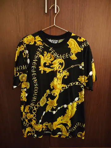 Versace Jeans Couture - Mens Black  Gold Baroque T-Shirt - Small Size - Brand New