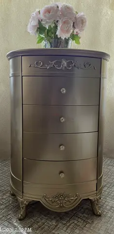 Antique-style 5-drawer bedside chest in metallic finish