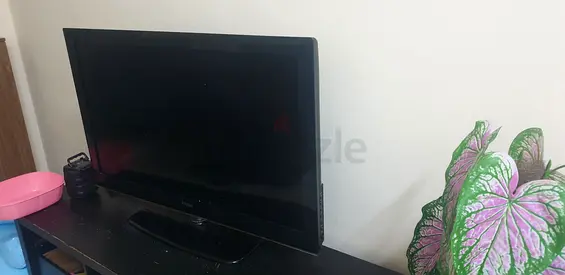 LCD TV For Sale - Display Broken (Can be used for parts)