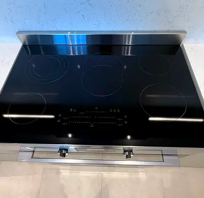 Electric Stove like new Electrolux brand latest model 90cm free delivery installation with warranty