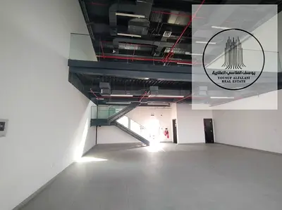 للايجار بسعر ممتاز معرض 2650 قدم 22.5Kw علي شارع رئيسي