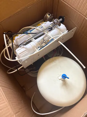 Under-sink Reverse Osmosis Water Filter Unit (parts) - Good Condition