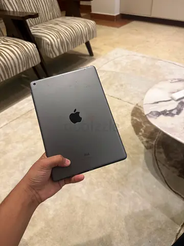 iPad (Space Gray) - Good Condition, 32 gb)