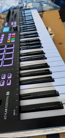 Midi keyboard 61 keys arturia new