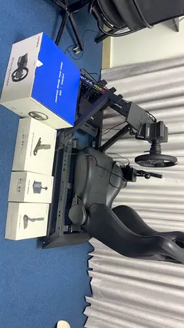 🛞 MOZA R5 Direct Drive Racing Simulator (قاعدة R5 مع المقود)
* 🦶 MOZA SR-P Lite Clutch Pedal (
