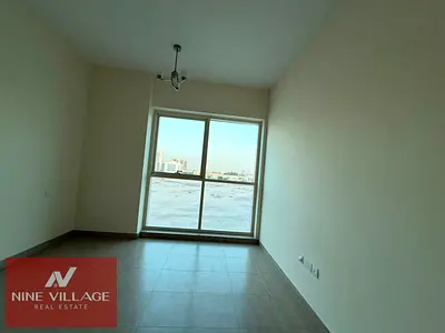 LUXURY LIVING. 1 BHK . NEAR TO INSURANCE MARKET METRO