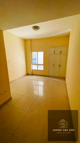Best 1BR for rent in Nuaimiya 1, Ajman. Master room, 2 baths, fitted closets, near Al Hikmah School, best price.