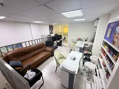 **🌸 إعلان بالعربي 🌸**  💇‍♀️ **صالون سيدات شغال للبيع – فرصة استثمارية مميزة في عجمان**  📍 **الموقع:** الروضة 2 – شارع الجزائر – متفرع من شارع الشي