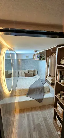 Capsule room