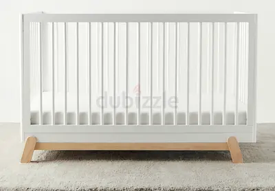 Baby crib with mattress and protections