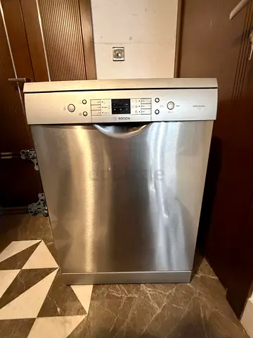 Branded Bosch Dishwasher 2 rack with all accessories