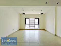 Creek View Elegant 1BR Apartment in Well-Maintained Building