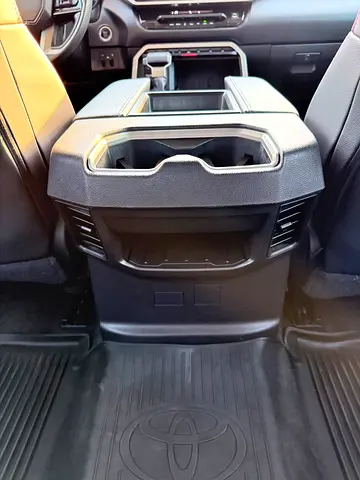 2022 Toyota TUNDRA photo 10