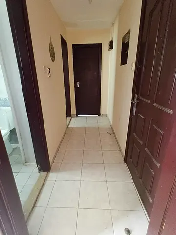 شقة للإيجار السنوي – المجرّة  🏡 غرفة وصالة  💰 الإيجار السنوي: 24,000 درهم  📄 شامل تصديق العقد  💳 الدفع: 4 دفعات  🛡️ التأمين: شيك يُصرف